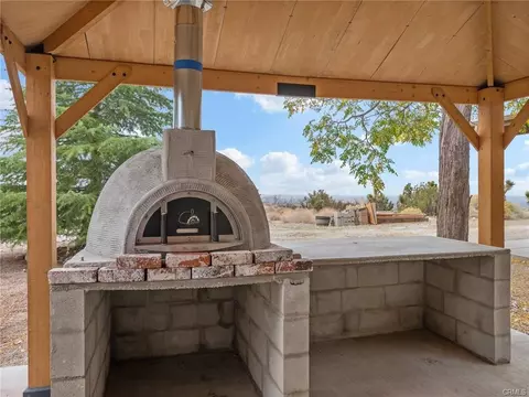 Exterior - 10160 Pineview Rd, Pinon Hills, CA 92372 photo 4 of 10