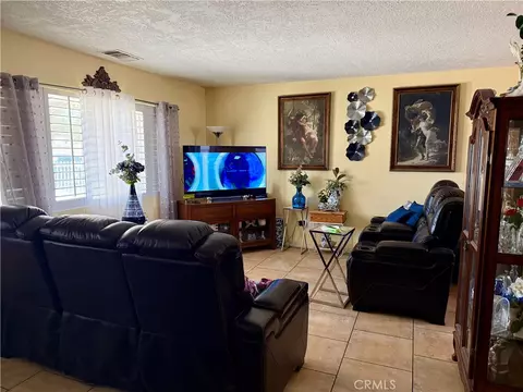 Living - 12814 Kiowa, Apple Valley, CA 92308 photo 1 of 1