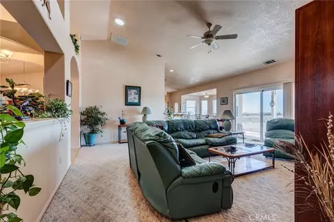 Living - 8605 Cantel Ct, Oak Hills, CA 92344 photo 3 of 4