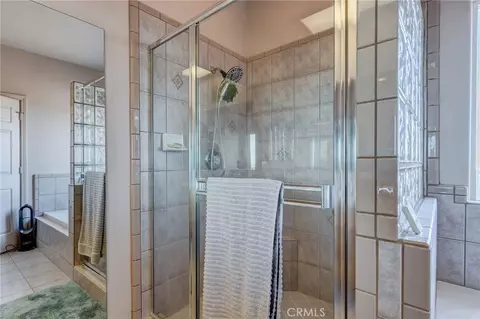 Bath - 8605 Cantel Ct, Oak Hills, CA 92344 photo 5 of 7