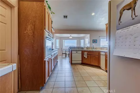 Kitchen - 8605 Cantel Ct, Oak Hills, CA 92344 photo 3 of 5