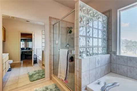 Bath - 8605 Cantel Ct, Oak Hills, CA 92344 photo 2 of 7