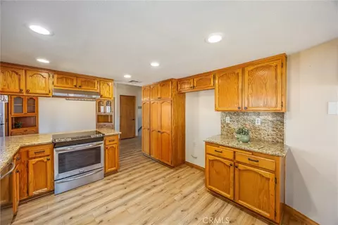 Kitchen - 14605 Kokomo, Apple Valley, CA 92307 photo 3 of 3