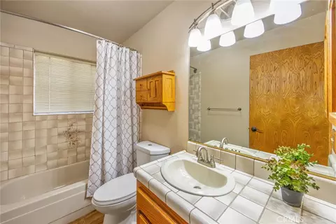 Bath - 14605 Kokomo, Apple Valley, CA 92307 photo 1 of 2