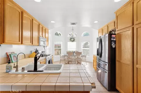 Kitchen - 13240 Skiomah, Apple Valley, CA 92308 photo 1 of 3