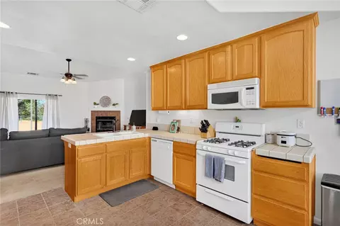 Kitchen - 13240 Skiomah, Apple Valley, CA 92308 photo 2 of 3