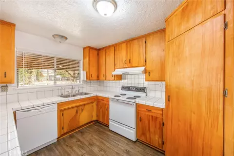 Kitchen - 9419 Guava, Hesperia, CA 92345 photo 2 of 5
