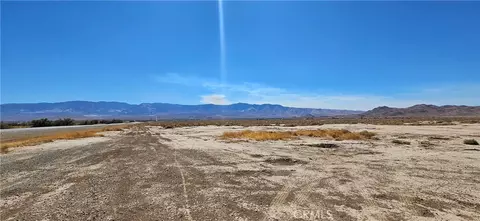 801 Bartow Rd, Lucerne Valley, CA 92356 photo 2