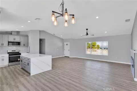 Living - 36115 Sutter, Lucerne Valley, CA 92356 photo 3 of 5