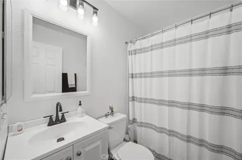 Bath - 11483 Zuma Rd, Adelanto, CA 92301 photo 1 of 3