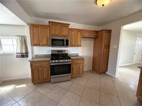 Kitchen - 513 Mount Vernon Ave, Barstow, CA 92311 photo 2 of 5