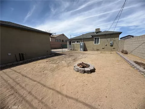 Exterior - 513 Mount Vernon Ave, Barstow, CA 92311 photo 1 of 4