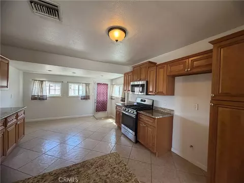 Kitchen - 513 Mount Vernon Ave, Barstow, CA 92311 photo 4 of 5
