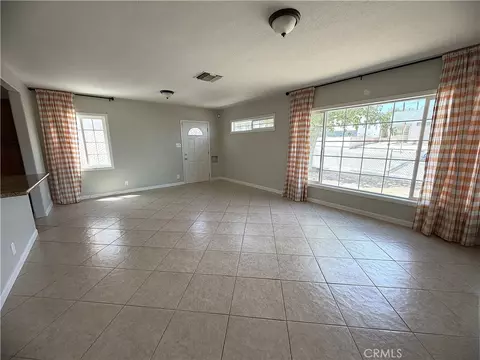 Living - 513 Mount Vernon Ave, Barstow, CA 92311 photo 2 of 2