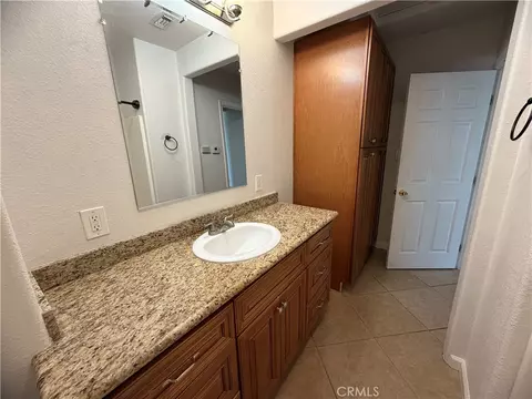 Bath - 513 Mount Vernon Ave, Barstow, CA 92311 photo 1 of 3