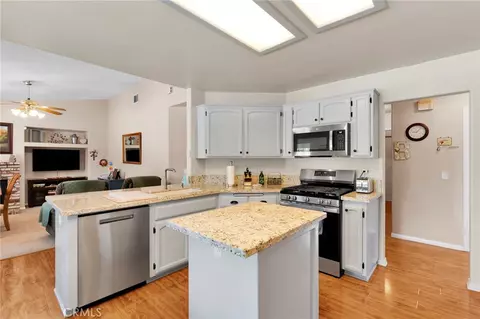 Kitchen - 16412 Pauhaska, Apple Valley, CA 92307 photo 5 of 6