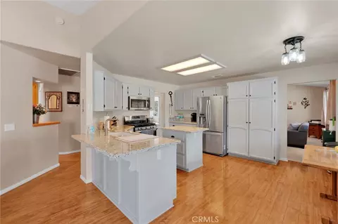 Kitchen - 16412 Pauhaska, Apple Valley, CA 92307 photo 1 of 6