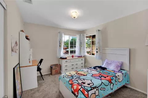 Bedroom - 16412 Pauhaska, Apple Valley, CA 92307 photo 8 of 9