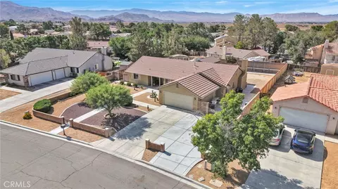 View/Area - 16412 Pauhaska, Apple Valley, CA 92307 photo 8 of 10