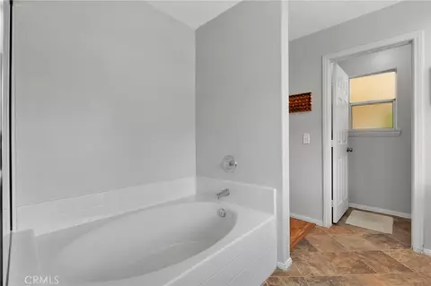 Bath - 16412 Pauhaska, Apple Valley, CA 92307 photo 4 of 8