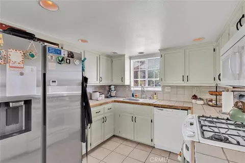 Kitchen - 20555 Sitting Bull, Apple Valley, CA 92308 photo 1 of 1