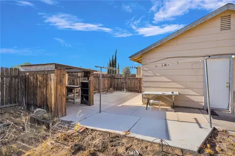 Exterior - 20555 Sitting Bull, Apple Valley, CA 92308 photo 8 of 10