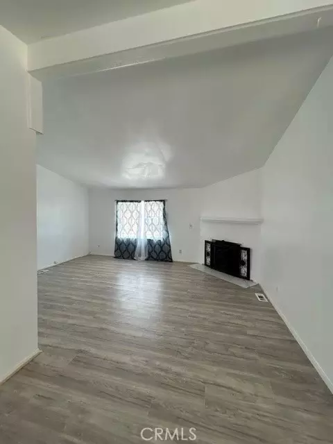 Living - 31616 Emerald Rd, Lucerne Valley, CA 92356 photo 3 of 3