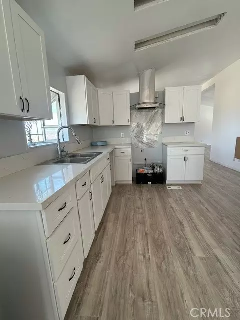 Kitchen - 31616 Emerald Rd, Lucerne Valley, CA 92356 photo 1 of 1