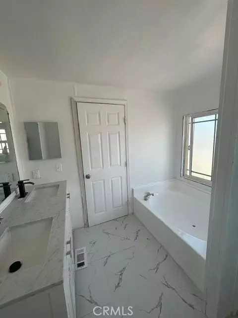 Bath - 31616 Emerald Rd, Lucerne Valley, CA 92356 photo 1 of 1