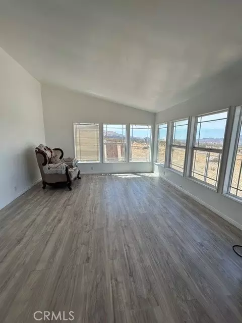 Living - 31616 Emerald Rd, Lucerne Valley, CA 92356 photo 2 of 3