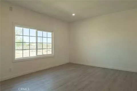 Living - 1754 Fortuna Ave, Landers, CA 92285 photo 5 of 5