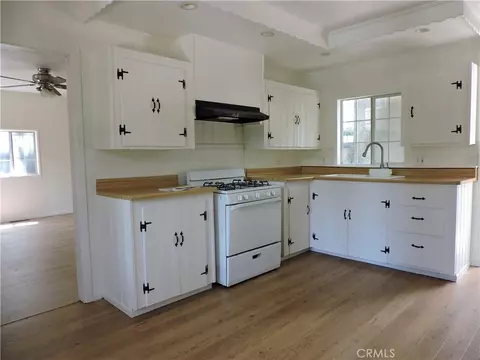 Kitchen - 657 Knoll, Crestline, CA 92325 photo 1 of 2