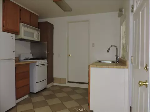Kitchen - 657 Knoll, Crestline, CA 92325 photo 2 of 2