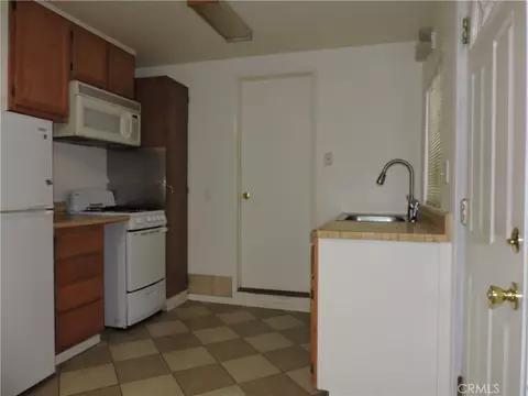Kitchen - 657 Knoll, Crestline, CA 92325 photo 2 of 2