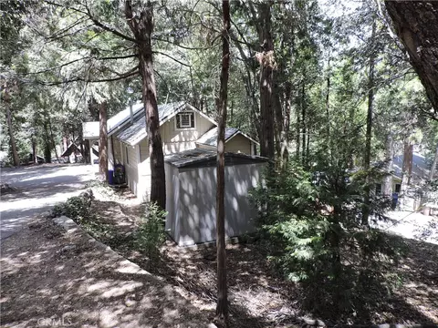 Exterior - 657 Knoll, Crestline, CA 92325 photo 17 of 28