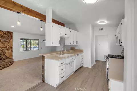 Entry Way - 17983 Pitache St, Hesperia, CA 92345 photo 1 of 2