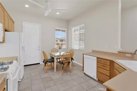 Kitchen - 19535 Hanely, Apple Valley, CA 92308 photo 2 of 4