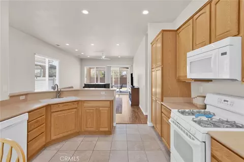 Kitchen - 19535 Hanely, Apple Valley, CA 92308 photo 4 of 4