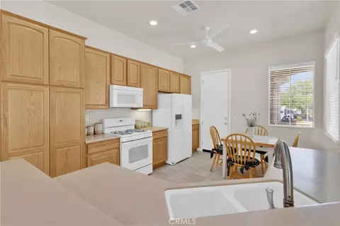 Kitchen - 19535 Hanely, Apple Valley, CA 92308 photo 1 of 4
