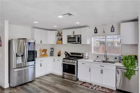 Kitchen - 960 Purple Sage Ct, Barstow, CA 92311 photo 1 of 1