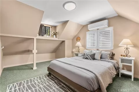 Bedroom - 1869 Outer Hwy 2 S, Wrightwood, CA 92397 photo 5 of 7