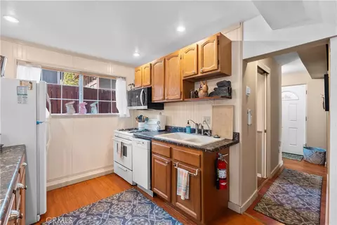 Kitchen - 1869 Outer Hwy 2 S, Wrightwood, CA 92397 photo 1 of 3
