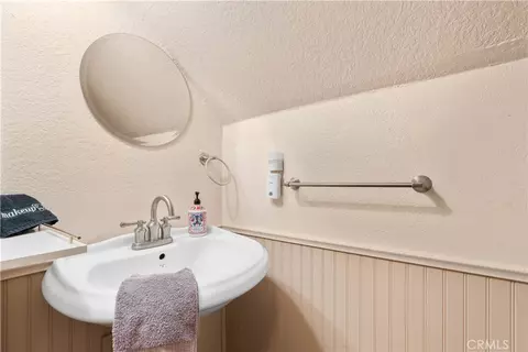 Bath - 1869 Outer Hwy 2 S, Wrightwood, CA 92397 photo 3 of 3