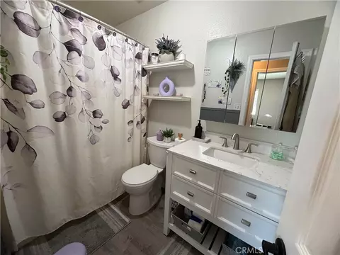 Bath - 34243 O St, Barstow, CA 92311 photo 1 of 2