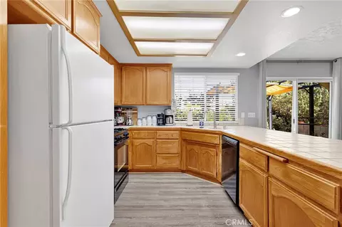 Kitchen - 8951 Avocado, Hesperia, CA 92345 photo 3 of 3