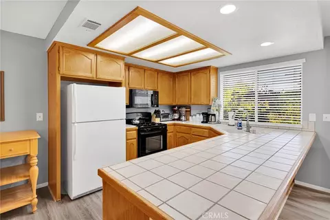 Kitchen - 8951 Avocado, Hesperia, CA 92345 photo 2 of 3