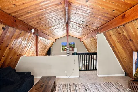Entry Way - 550 Pine Ln, Sugarloaf, CA 92386 photo 1 of 1