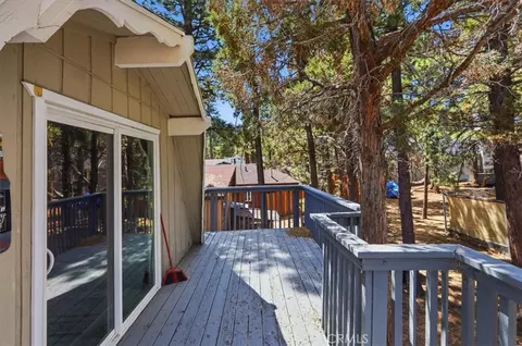Exterior - 550 Pine Ln, Sugarloaf, CA 92386 photo 2 of 3