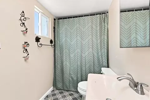 Bath - 550 Pine Ln, Sugarloaf, CA 92386 photo 1 of 1