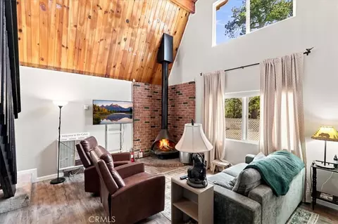 Living - 550 Pine Ln, Sugarloaf, CA 92386 photo 1 of 5